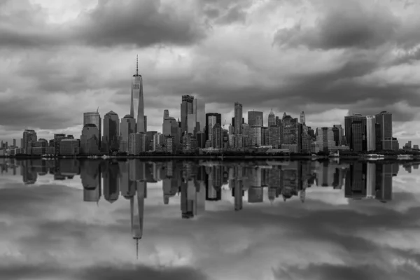 New York Skyline - black and white